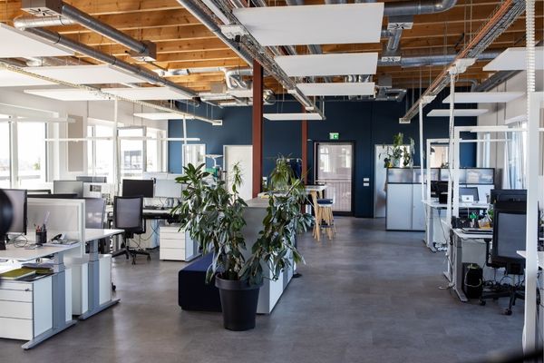 Thi công văn phòng mở với bố cục khoa học, tăng khả năng tương tác giữa các team.