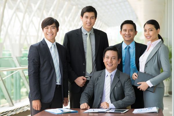 Mức lương nhân viên văn phòng bao nhiêu 1 tháng?