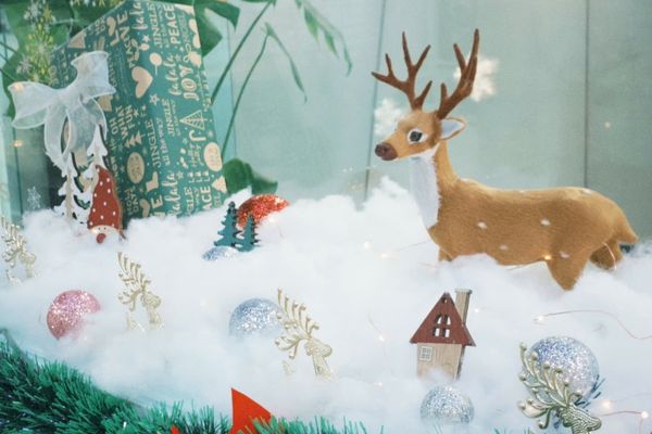 Trang trí Noel văn phòng bằng mô hình tuần lộc