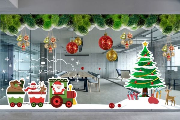 Trang trí Noel cửa kính văn phòng
