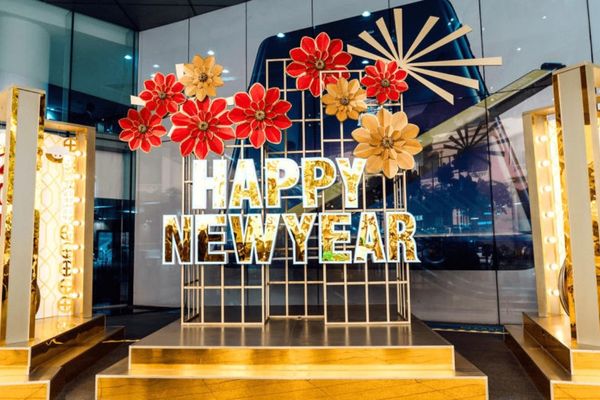 Trang trí Tết văn phòng với cổng chào