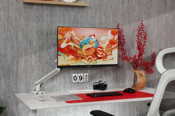 Trang trí Tết văn phòng với bàn làm việc cá nhân