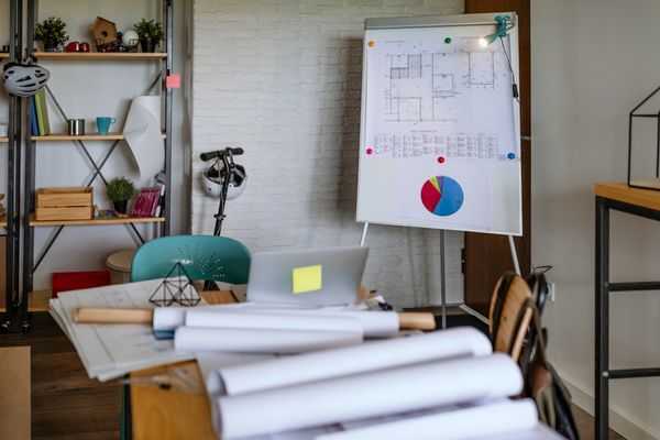 Cách sắp xếp bàn làm việc khoa học