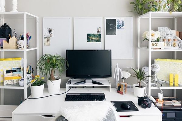 Những Điểm Cần Tránh Khi Đặt Vật Phẩm Trang Trí Bàn Làm Việc